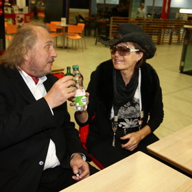 O poslední místo Matuškova odpočinku se v její nepřítomnosti stará také malíř Kristián Kodet.