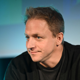 Tomáš Klus se stále nedočkal omluvy.