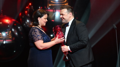 FOTO: Petra Alvarez Šimková převzala cenu z rukou ministra Martina Baxy.
