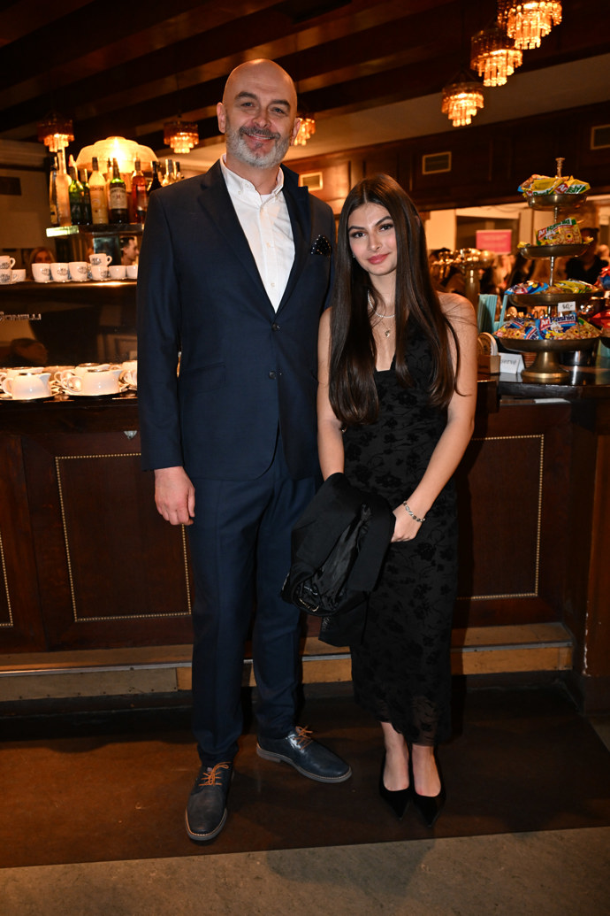 René Decastelo s dcerou. 