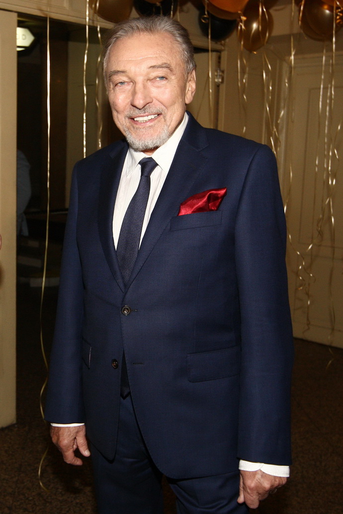 Styl Karla Gotta se neobešel bez barevných akcentů. 