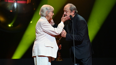 FOTO: Dana Syslová převzala cenu z rukou Viktora Preisse.