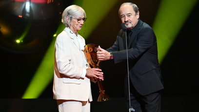 FOTO: Za celoživotní mistrovství v činohře byla oceněna Dana Syslová. Cenu ji předal herec Viktor Preiss.