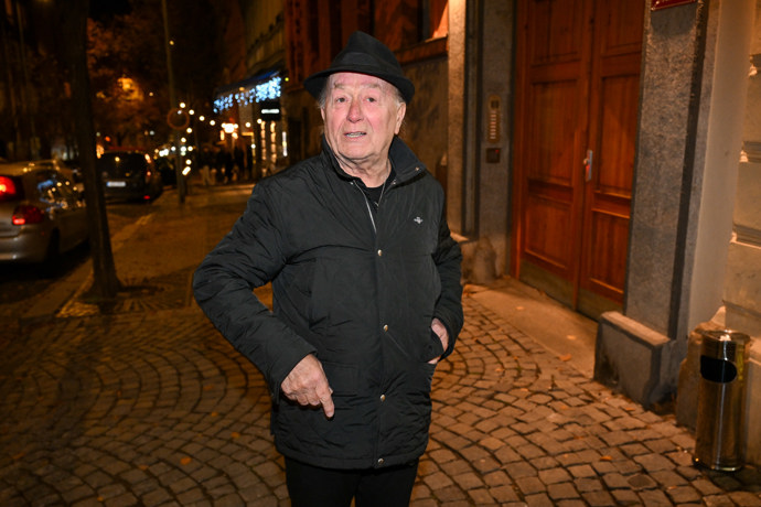 Klobouk je pro Petra Jandu nezbytný doplněk.