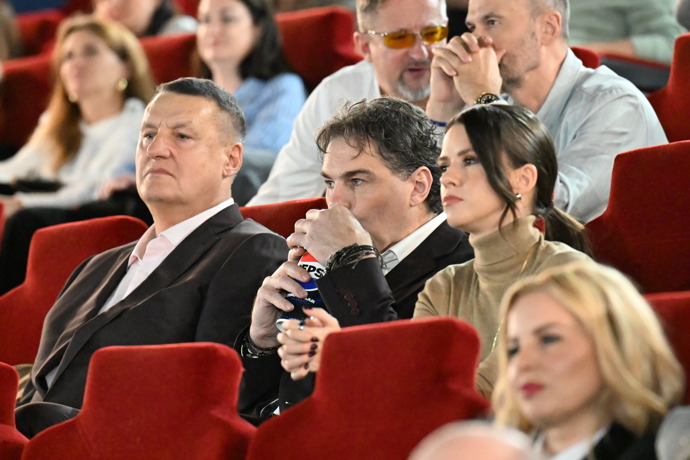 Cola nesmí chybět. Jágr si vychutnává Pepsi.