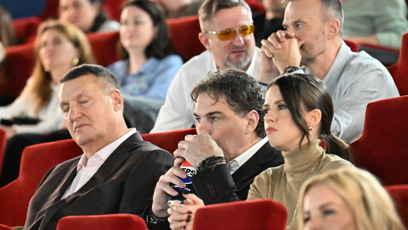 FOTO: Pohoda v kině, sportovní legenda relaxuje.