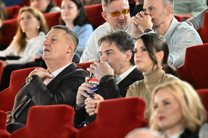 Slavní hosté na premiéře Řepkova dokumentu.