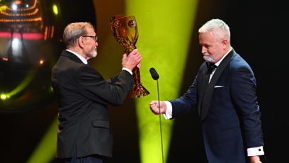FOTO: Ladislav Frej převzal cenu z rukou Ondřeje Kepky.