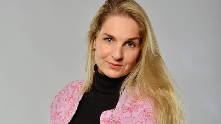 Mia se nebojí hrát velkou hru.