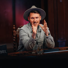 Ondřej svou řečí u kulatého stolu rozložil Vanilly.