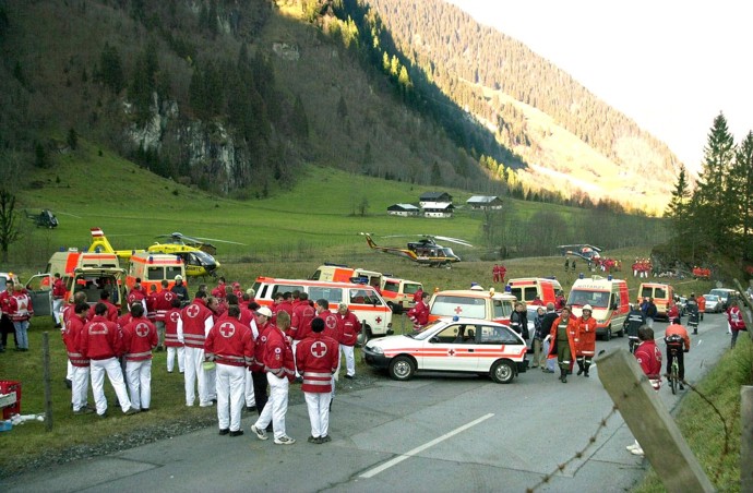 Záchranáři na místě tragédie v Kaprunu.