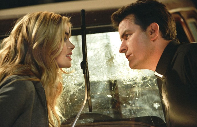 Denise Richards a Charlie Sheen ve filmu Scary movie.