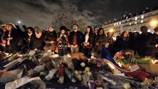 Francie, Paříž: pietní místo po teroristických útocích v roce 2015