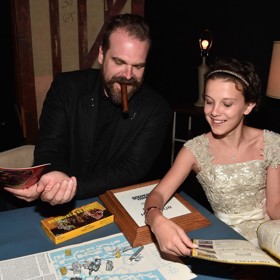 Millie k Davidovi vzhlížela jako k otci.