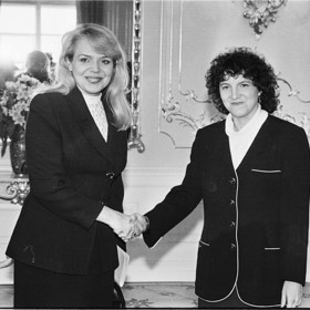 Vlasta Parkanová s někdejší první dámou Dagmar Havlovou.