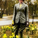 Královna Alžběta II., tehdy ještě princezna Elizabeth, na fotce u příležitosti 14. narozenin. Podoba s vnučkou Louise je nepřehlédnutelná. A to nejen v rysech obličeje, ale také stylu oblékání.