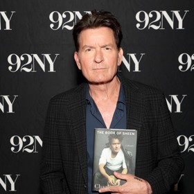 Charlie Sheen má za sebou bouřlivé období. 