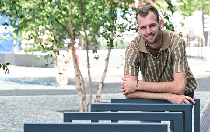 Mezi atletické fešáky patří i výškař Jan Štefela.