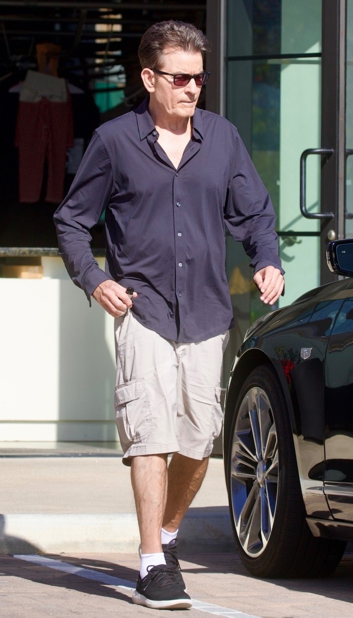 Charlie Sheen si je jistý, že virem HIV nikoho nenakazil.