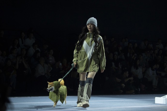 Nechyběla ale ani outdoorová výbava.