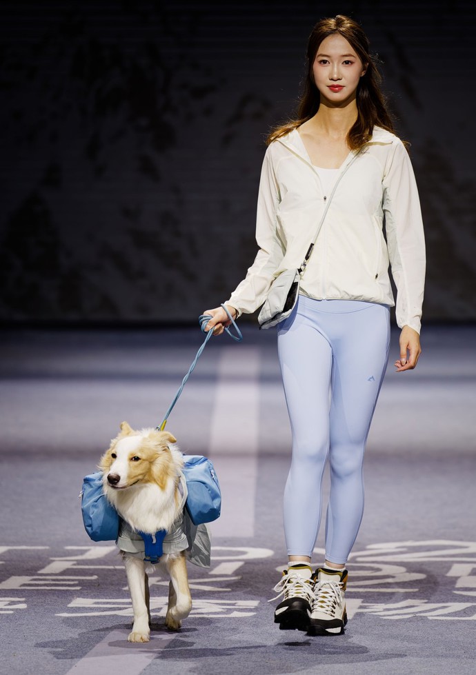 Některé kombinace byly střídmější, vhodné do města i do přírody.