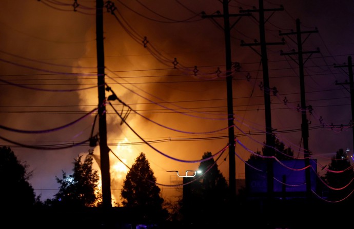 Hasiči se potýkali s následky nehody.