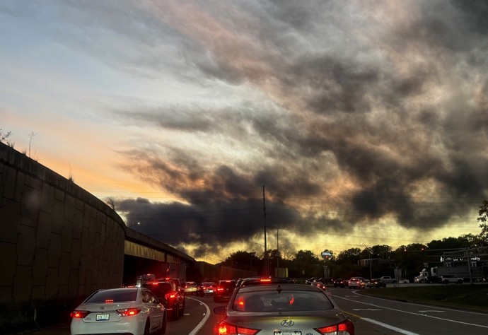 Následky letecké nehody ve městě Louisville.