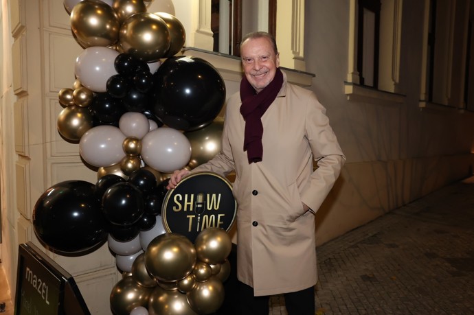 Operní pěvec ve svém outfitu zkombinoval klasiku s trendy letošního podzimu.