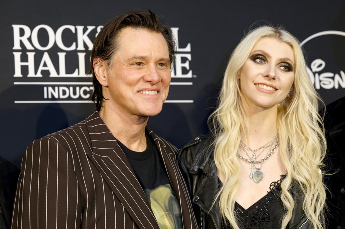 Herec Jim Carrey s herečkou a zpěvačkou Taylor Momsen.