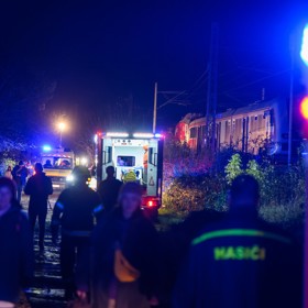 Na Slovensku se srazily vlaky, desítky zraněných.