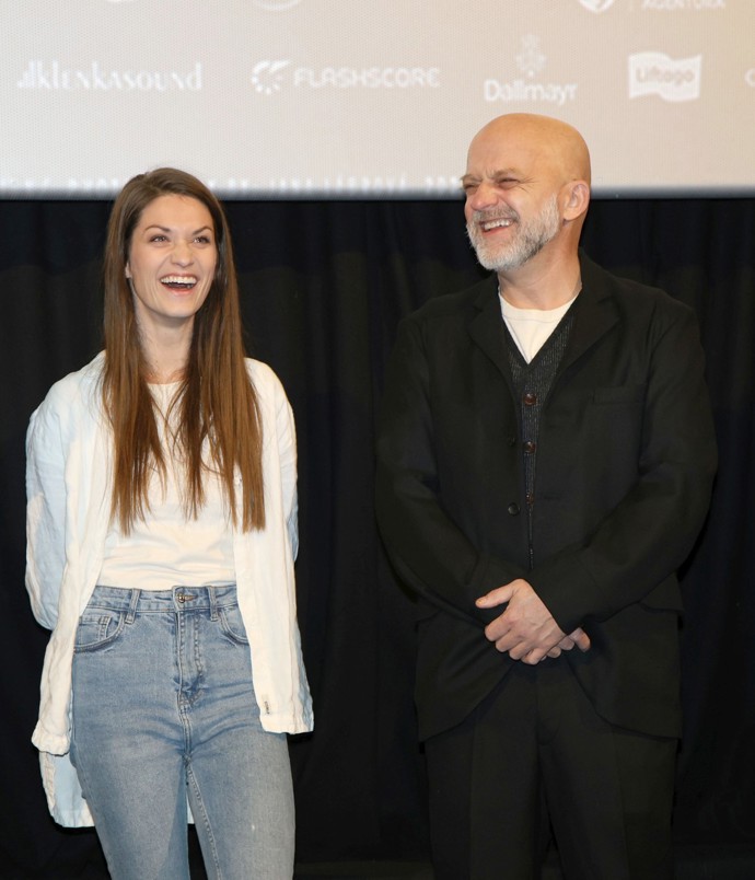 Hynek Čermák s expartnerkou Veronikou na premiéře filmu Neporazitelní.