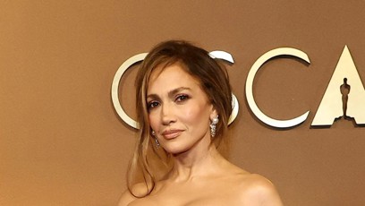 FOTO: Zpěvačka Jennifer Lopez ukázala hluboký výstřih.