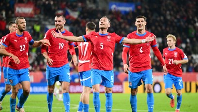 FOTO: Hráči nepřišli po zápase poděkovat fanoušků,, kteří přijeli až do Gibraltaru.