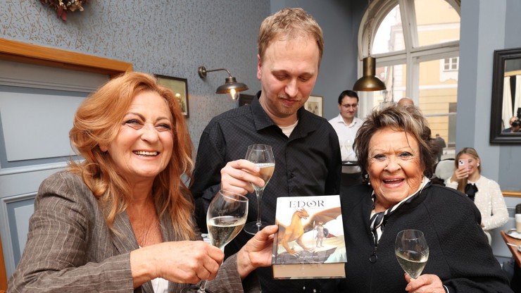 Simona Stašová, Jan Dart Staš a Jiřina Bohdalová. 