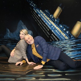 Jan Čenský a Sabina Laurinová v Muzeu optických iluzí.