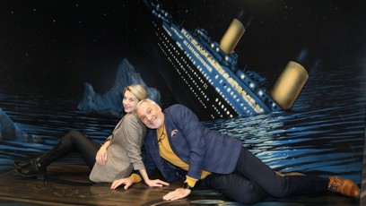 FOTO: Jan Čenský a Sabina Laurinová v muzeu optických iluzí.