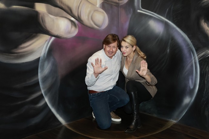 Se Sabinou Laurinovou se zavřel do kouzelnické baňky.