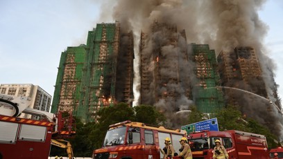 FOTO: Mohutný požár obytné budovy v Hong Kongu.