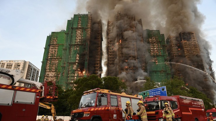 Mohutný požár obytné budovy v Hong Kongu.