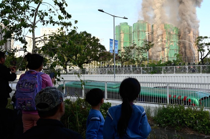 Mohutný požár obytné budovy v Hongkongu.