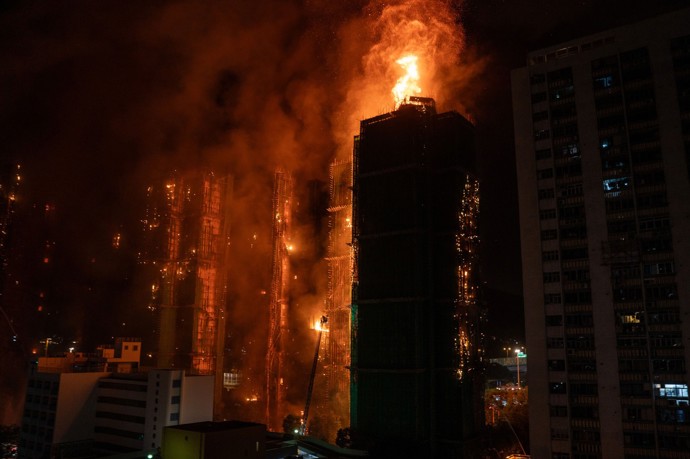 Mohutný požár obytné budovy v Hongkongu.