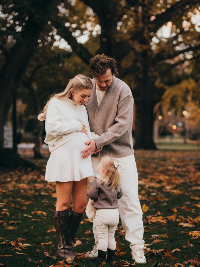 David Pastrňák a Rebecca Rohlsson čekají další miminko.