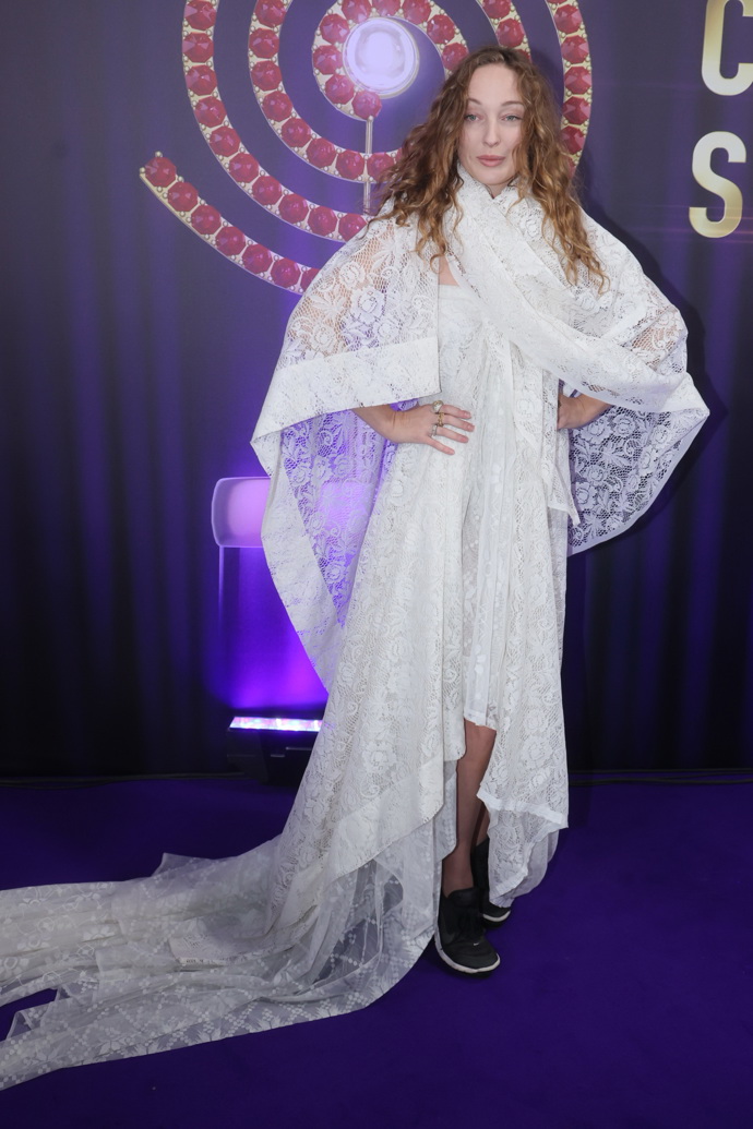 Stylistka zařadila do nepovedených modelů i Rozálii Havelkovou v záclonách. 