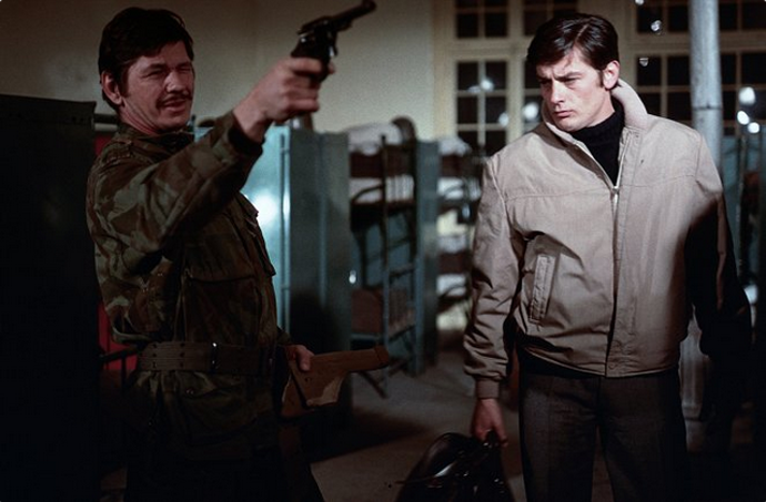 Bronson byl za svou roli odměněn honorářem ve výši 100 000 dolarů. 