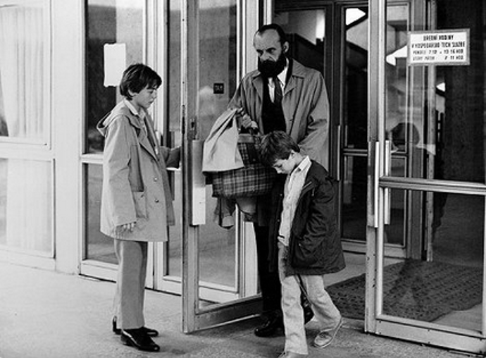 Herec Ladislav Křiváček byl cholerik i v soukromí. Na snímku ve filmu Skalpel, prosím z roku 1985.