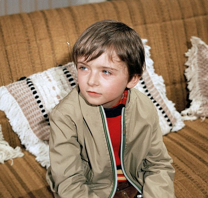 Poznáváte ho? Je to herec Michal Suchánek.