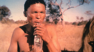 Smutný konec Křováka N!xau: Hvězda filmu Bohové musí být šílení odešla do buše a už se nevrátila