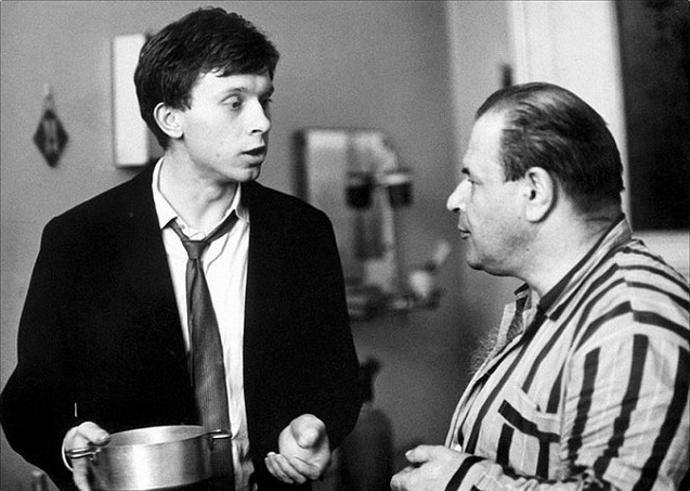 Vladimír Pucholt ve filmu Lásky jedné plavovlásky, na snímku s Josefem Šebánkem.