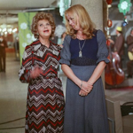 Nelly Gaierová byla považována za skutečnou dámu. Na snímku ve filmu Hledám jednu písničku z roku 1975.