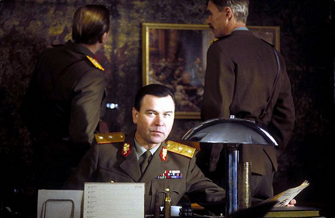 Černí baroni jsou filmová komedie o pétépácích na motivy románu Miloslava Švandrlíka. Na snímku Václav Postránecký.